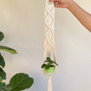 Small macrame plant hanger